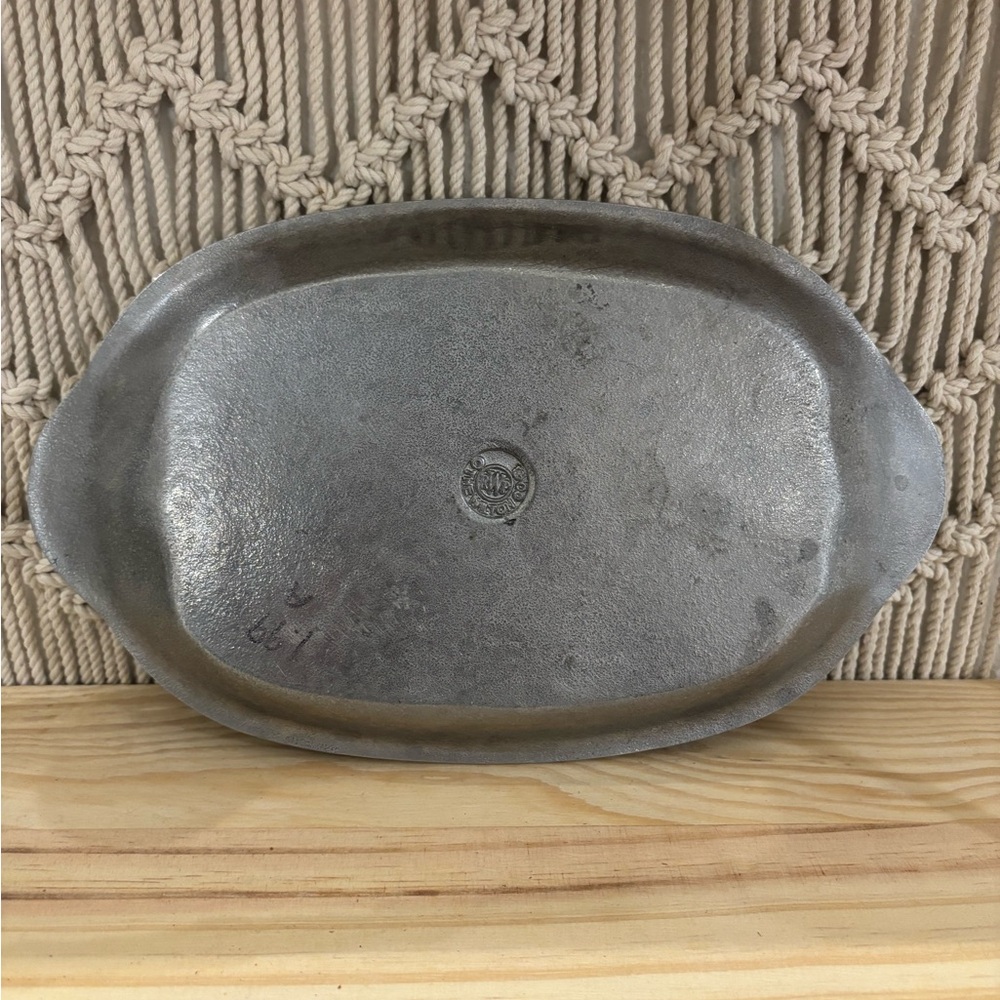 Wilton Armetale Scallop Handle Oval Tray - Picture 3 of 4